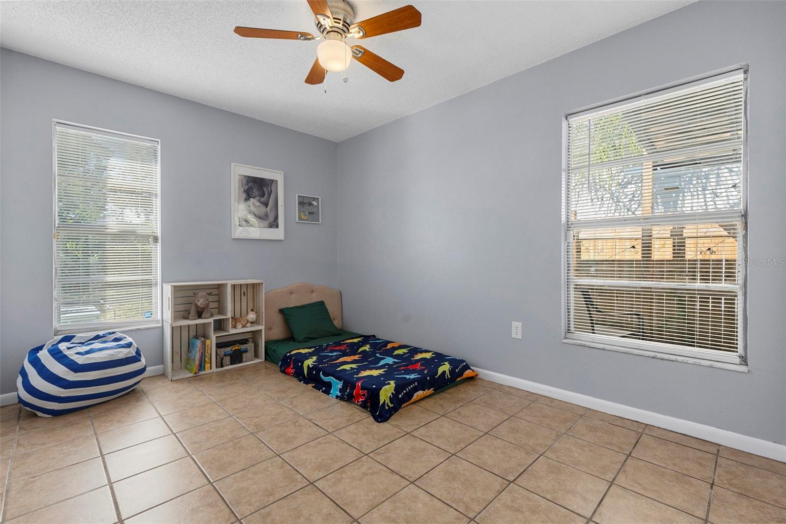 1825 E ESKIMO AVE