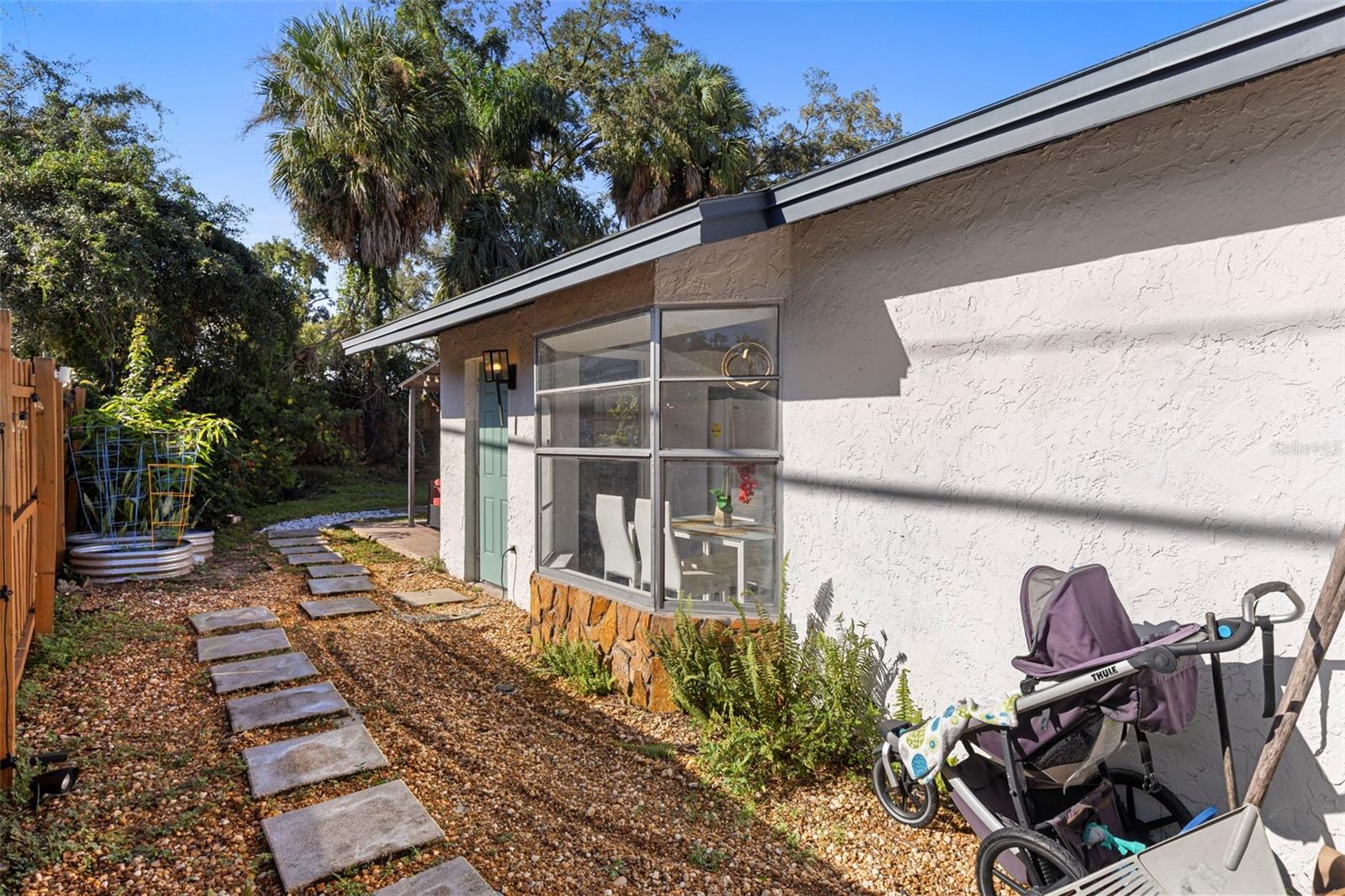 1825 E ESKIMO AVE