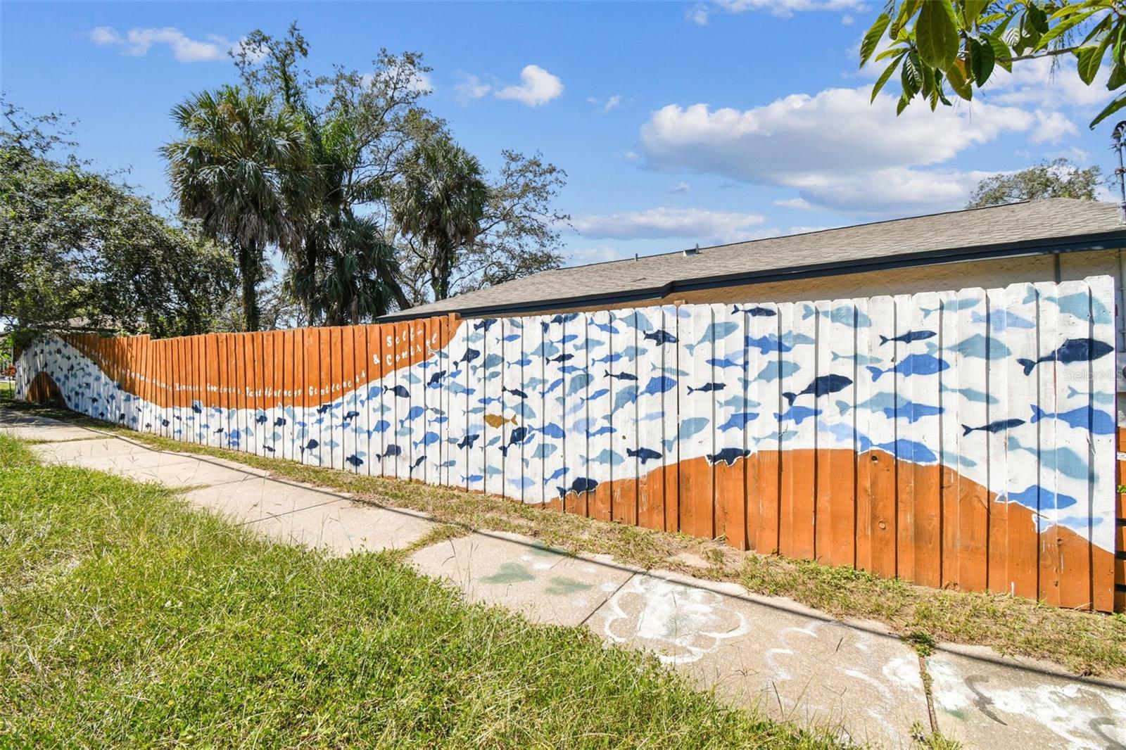1825 E ESKIMO AVE