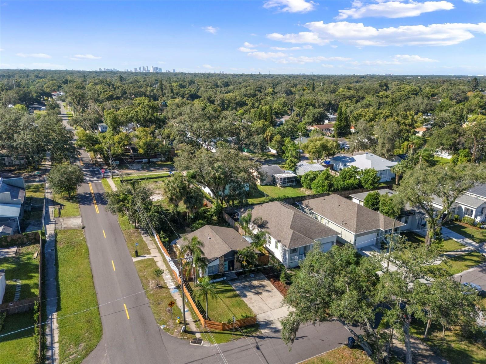 1825 E ESKIMO AVE