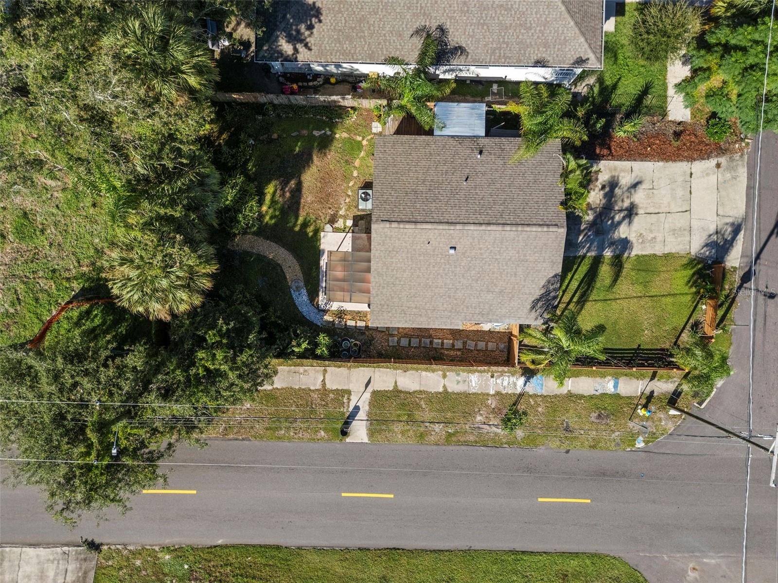 1825 E ESKIMO AVE