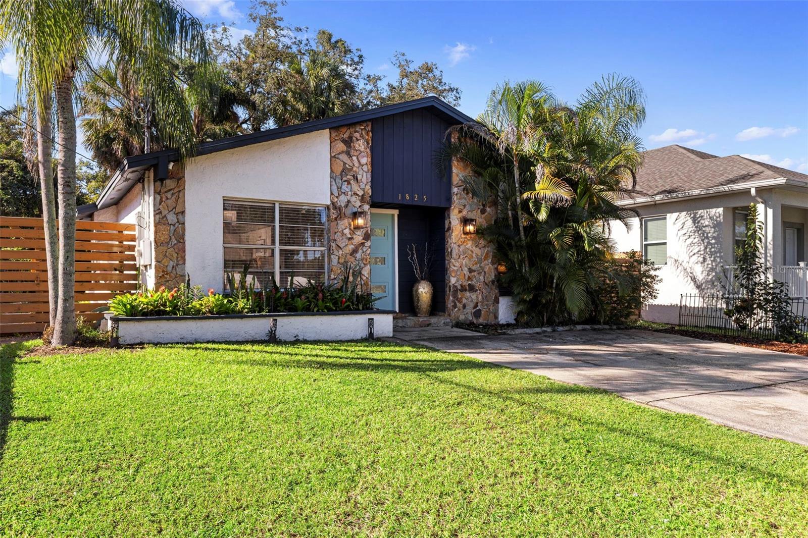 1825 E ESKIMO AVE