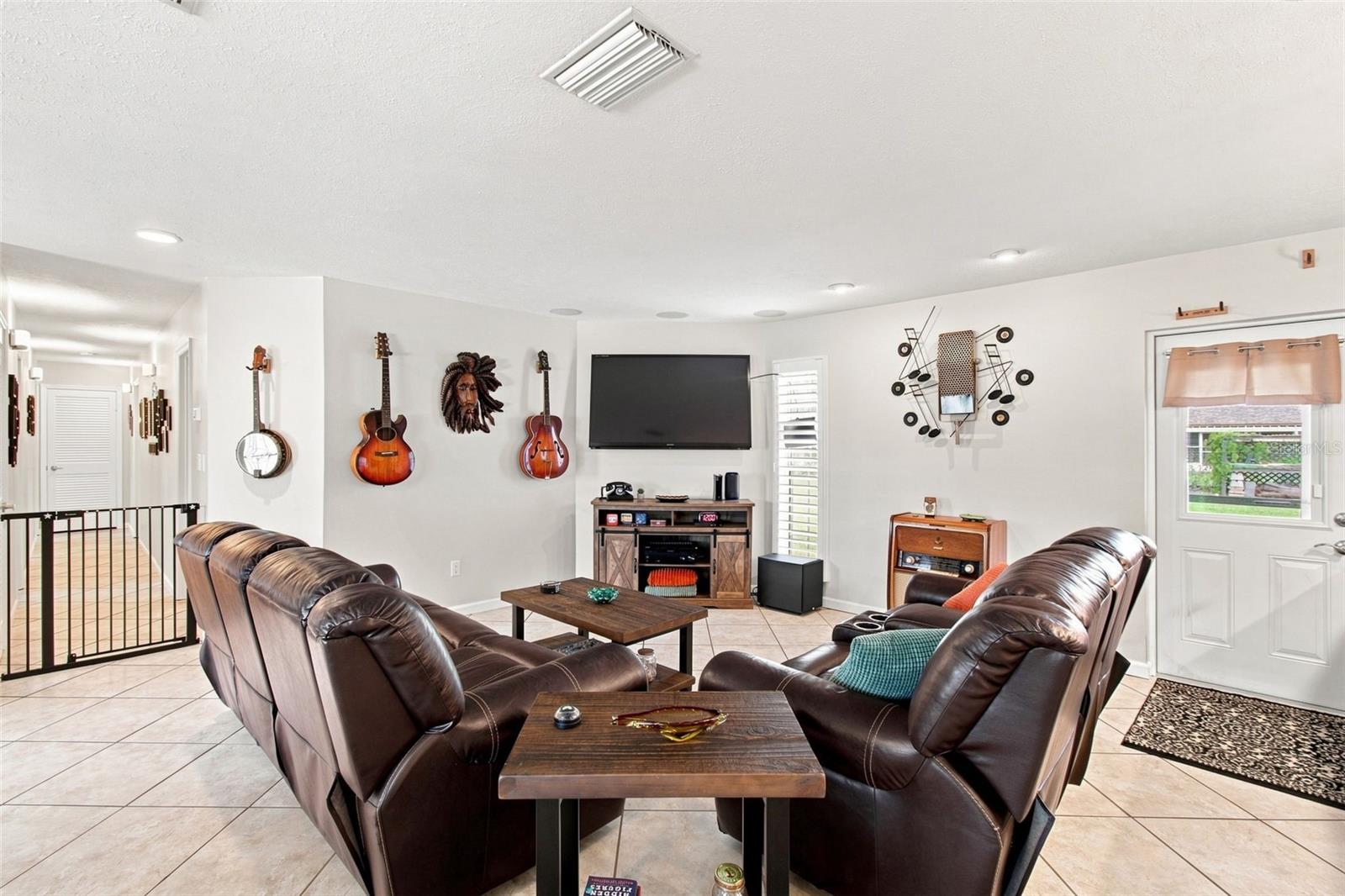 610 HITCHING POST DR