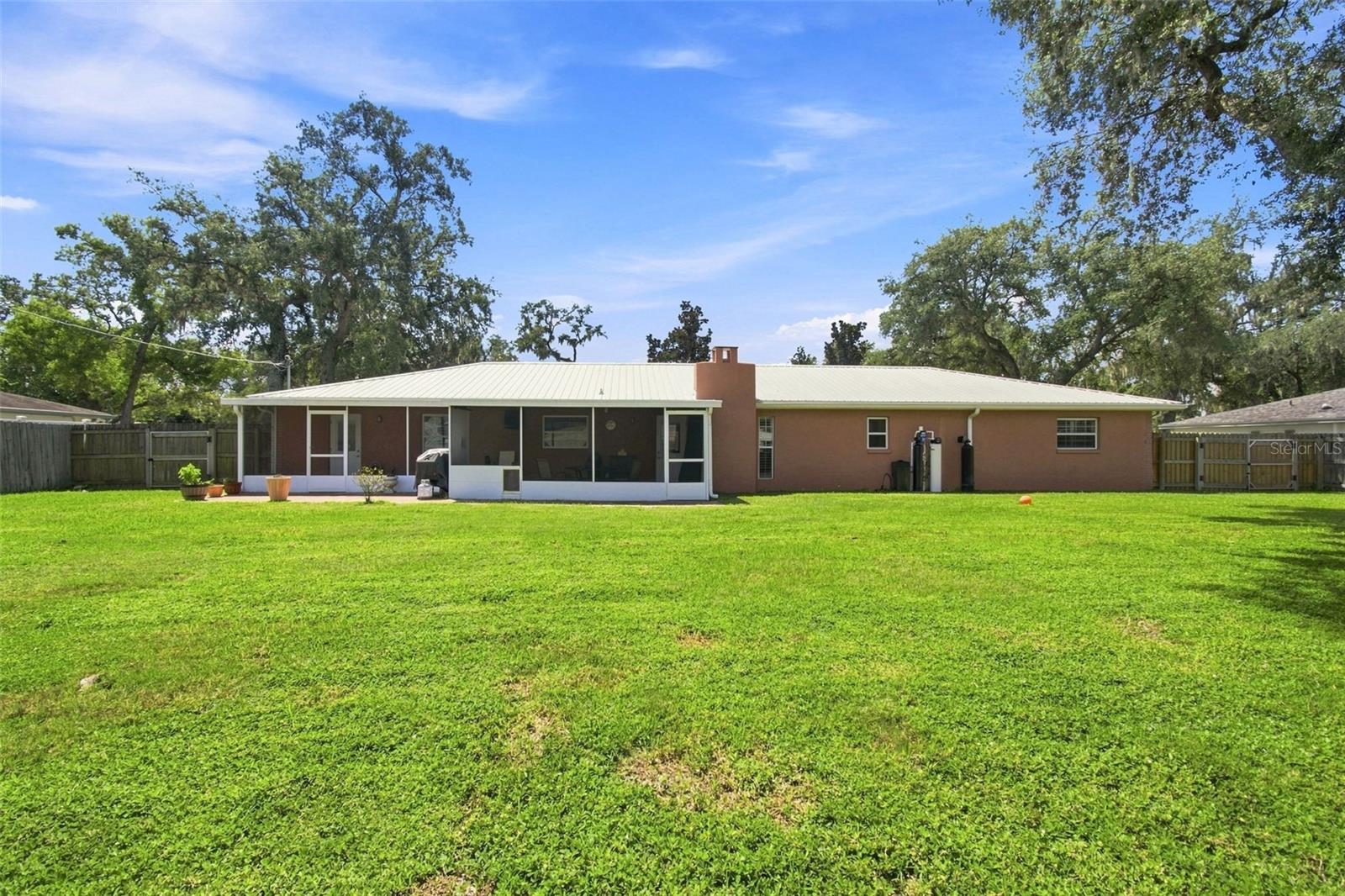 610 HITCHING POST DR
