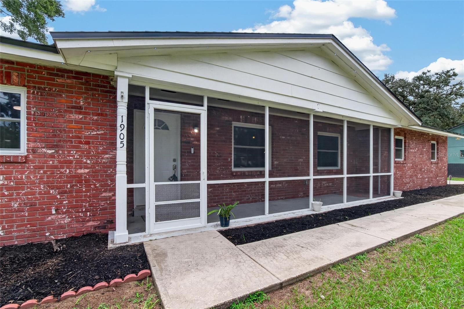1905 BRYAN RD