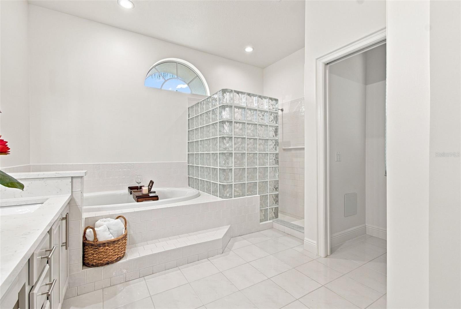 3626 SWANS LANDING DR