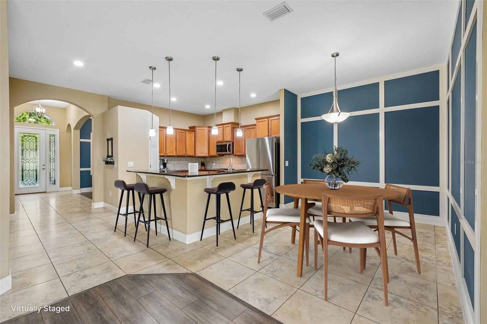 2812 DEVONOAK BLVD