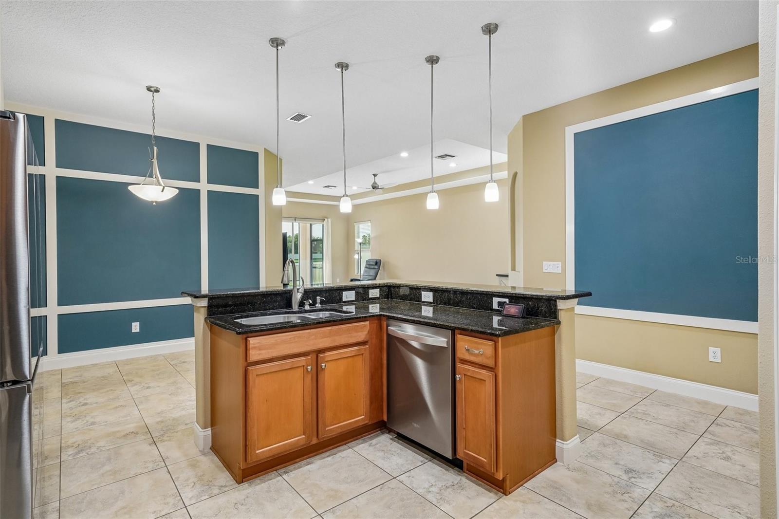 2812 DEVONOAK BLVD