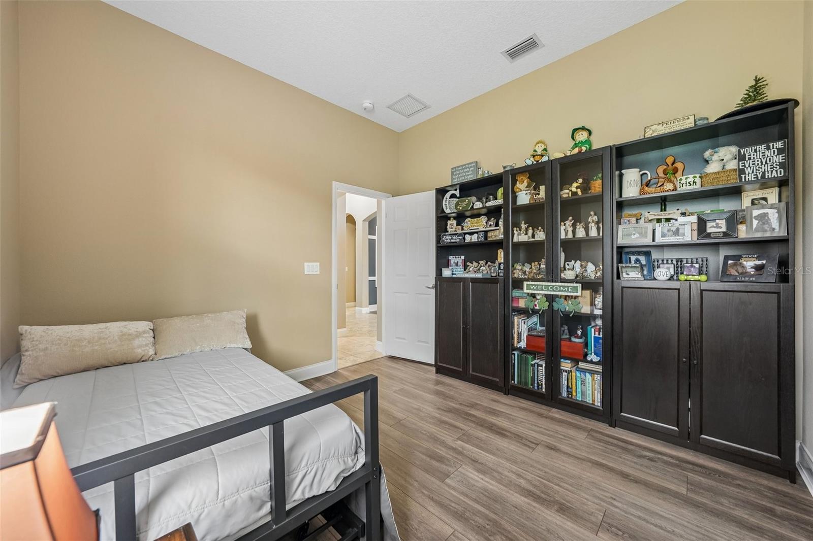 2812 DEVONOAK BLVD