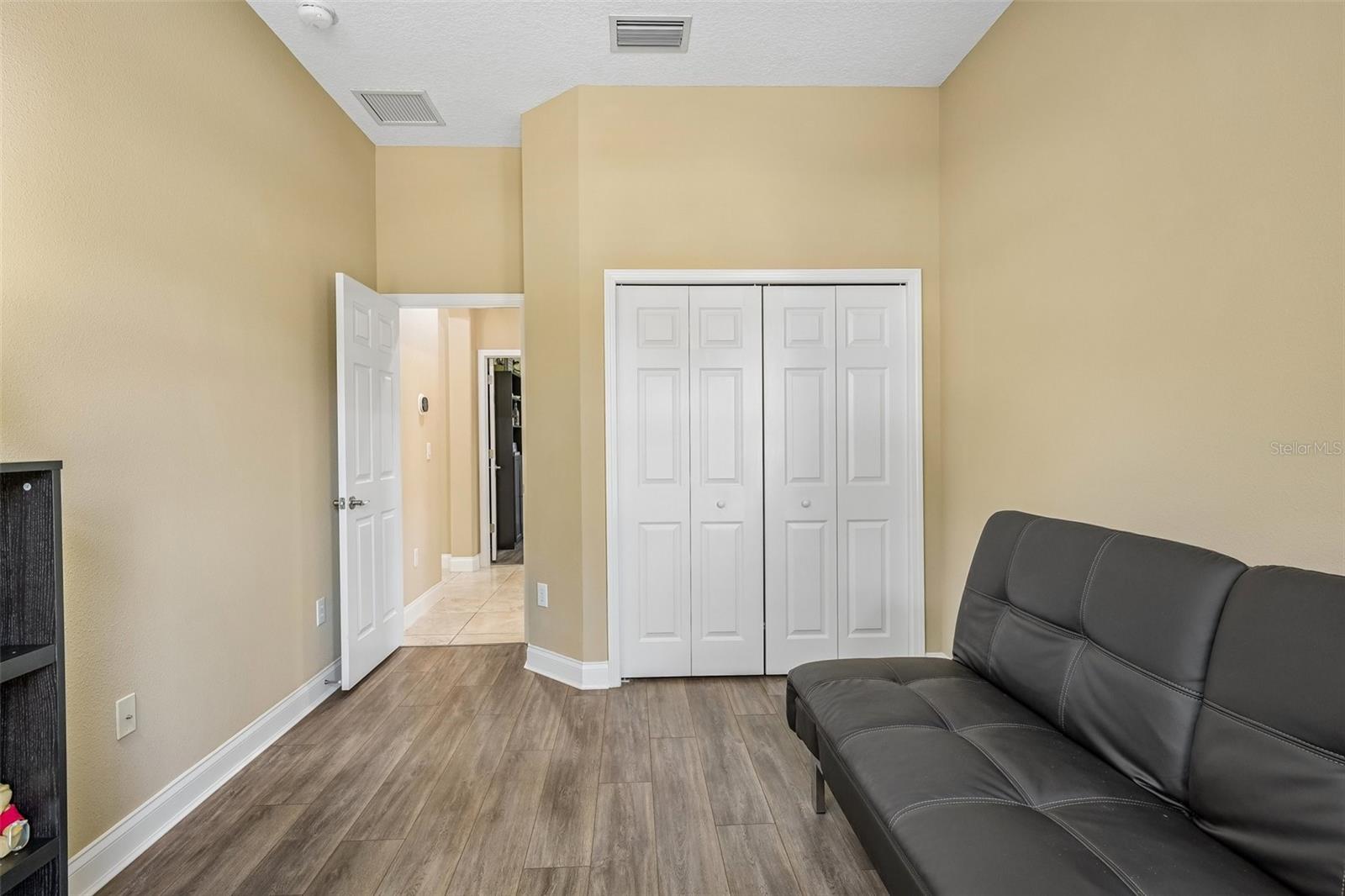 2812 DEVONOAK BLVD