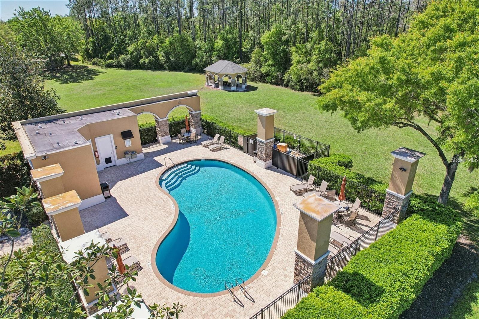 2812 DEVONOAK BLVD