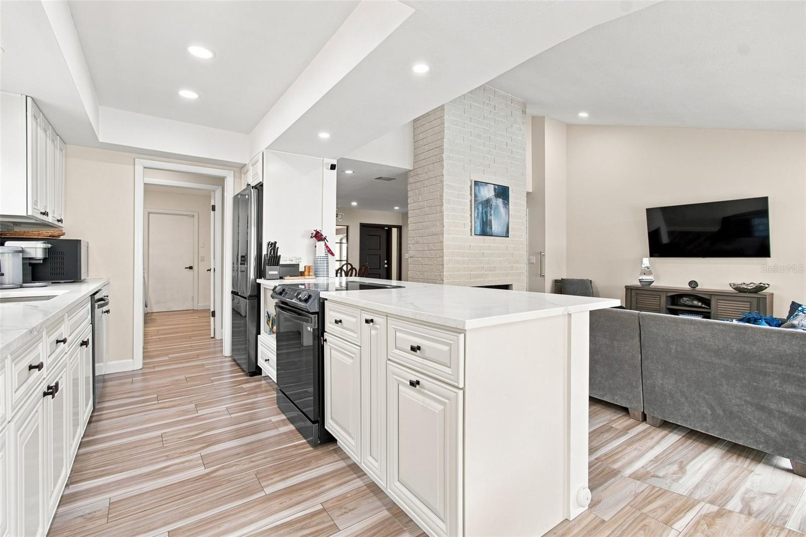 5005 PALOMA DR