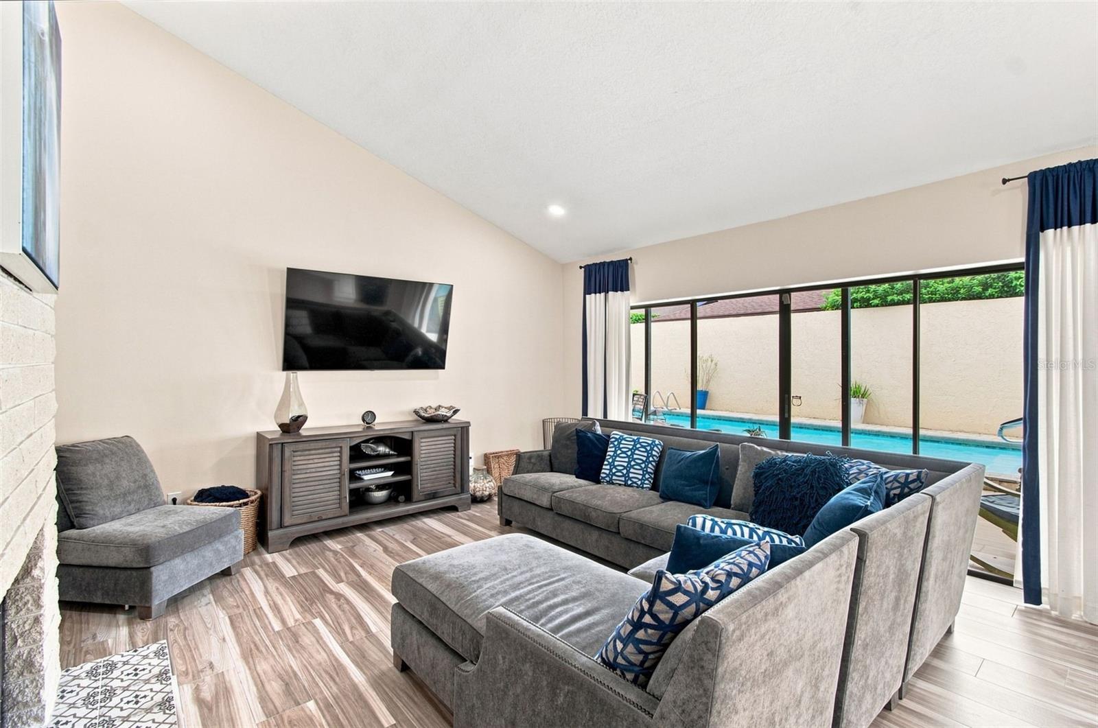 5005 PALOMA DR