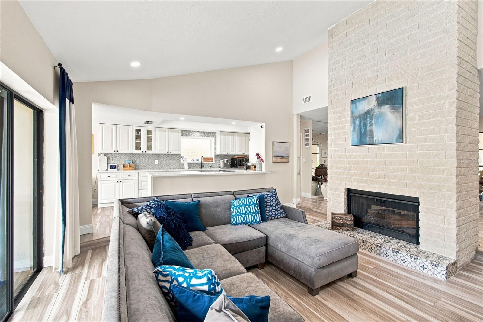 5005 PALOMA DR