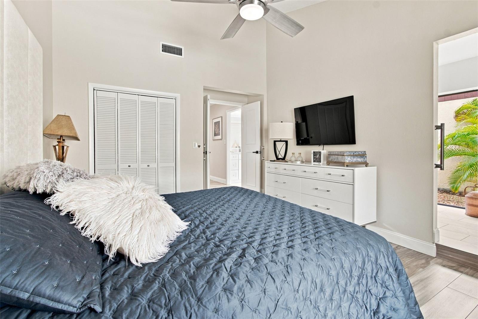5005 PALOMA DR