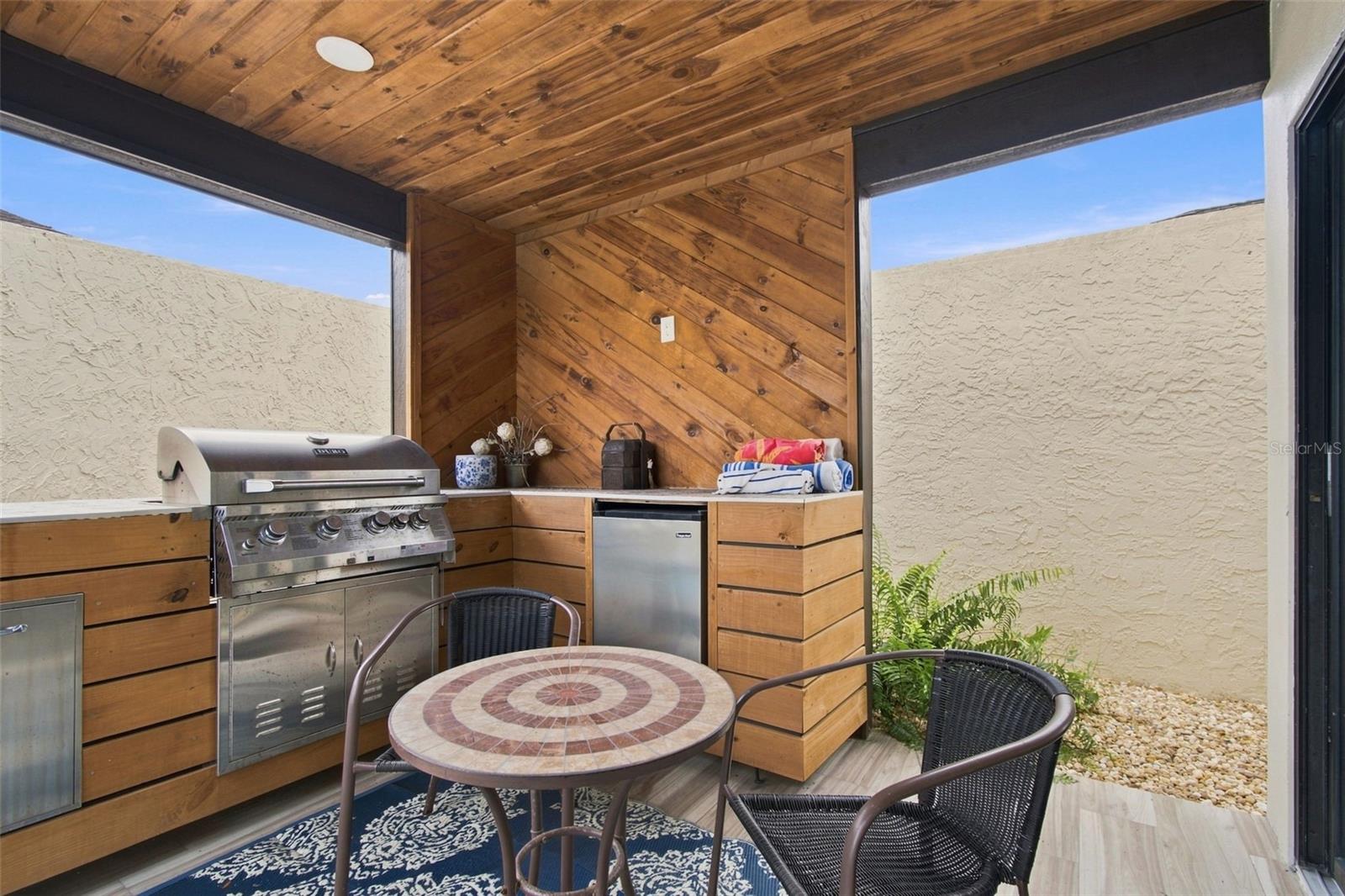 5005 PALOMA DR