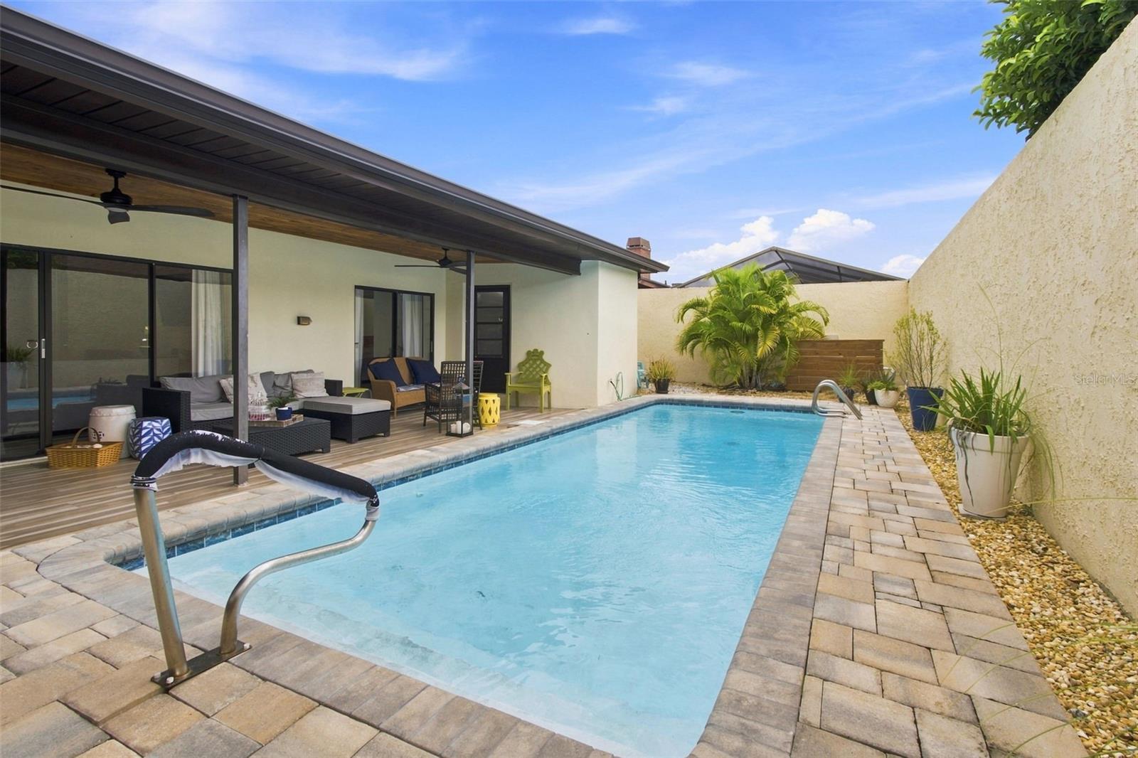 5005 PALOMA DR