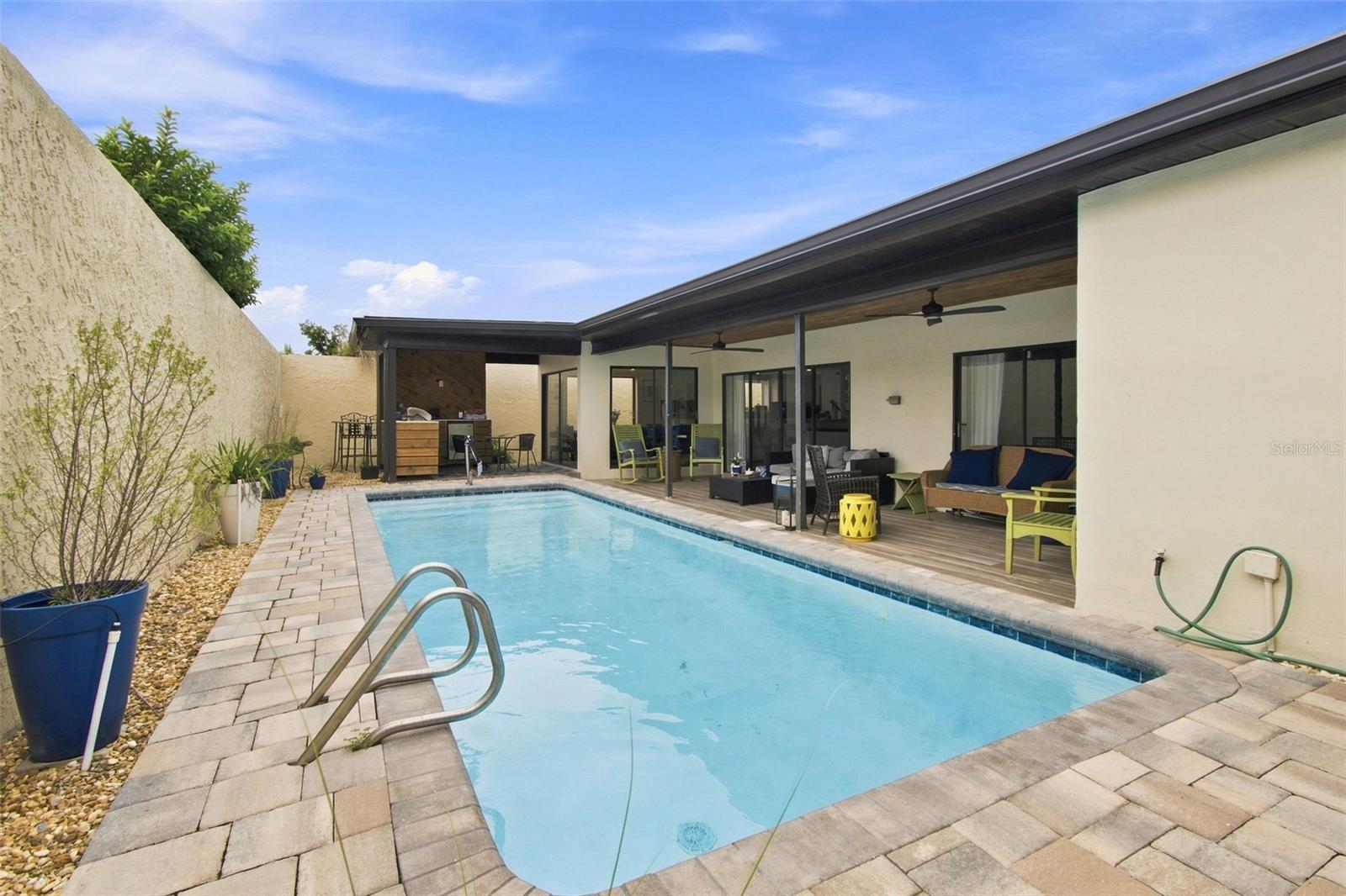 5005 PALOMA DR