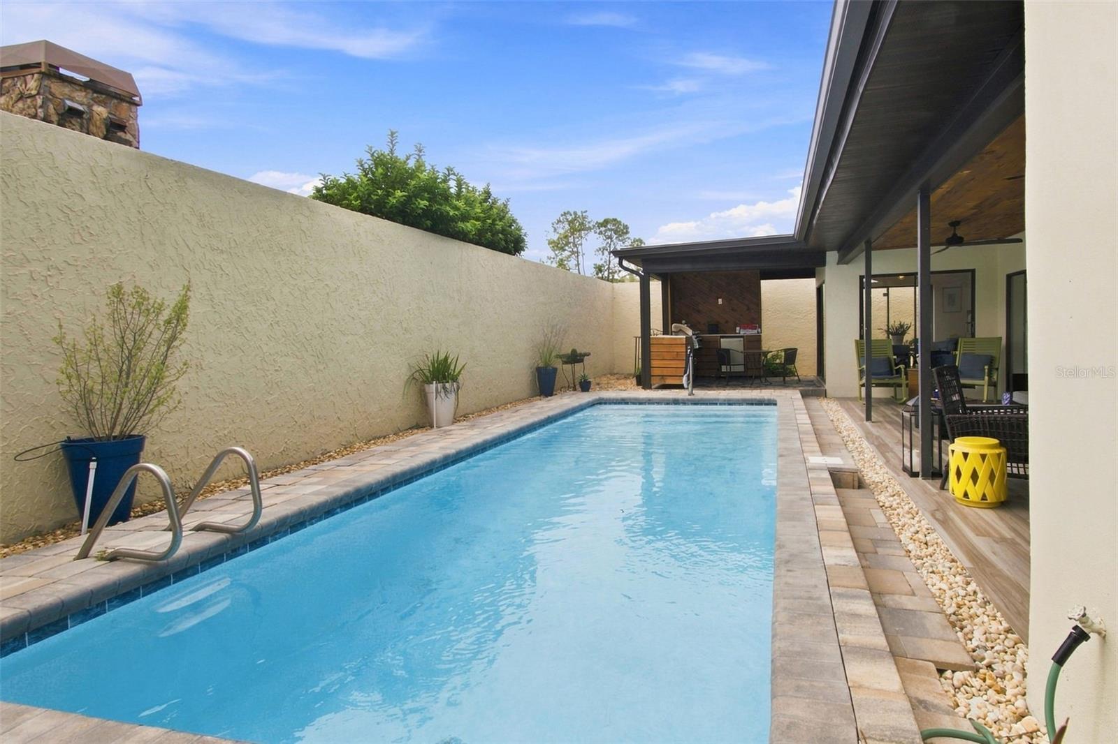 5005 PALOMA DR