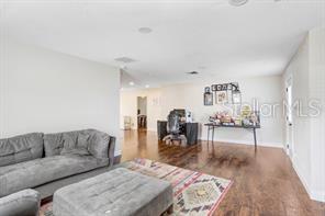 903 N PARK RD