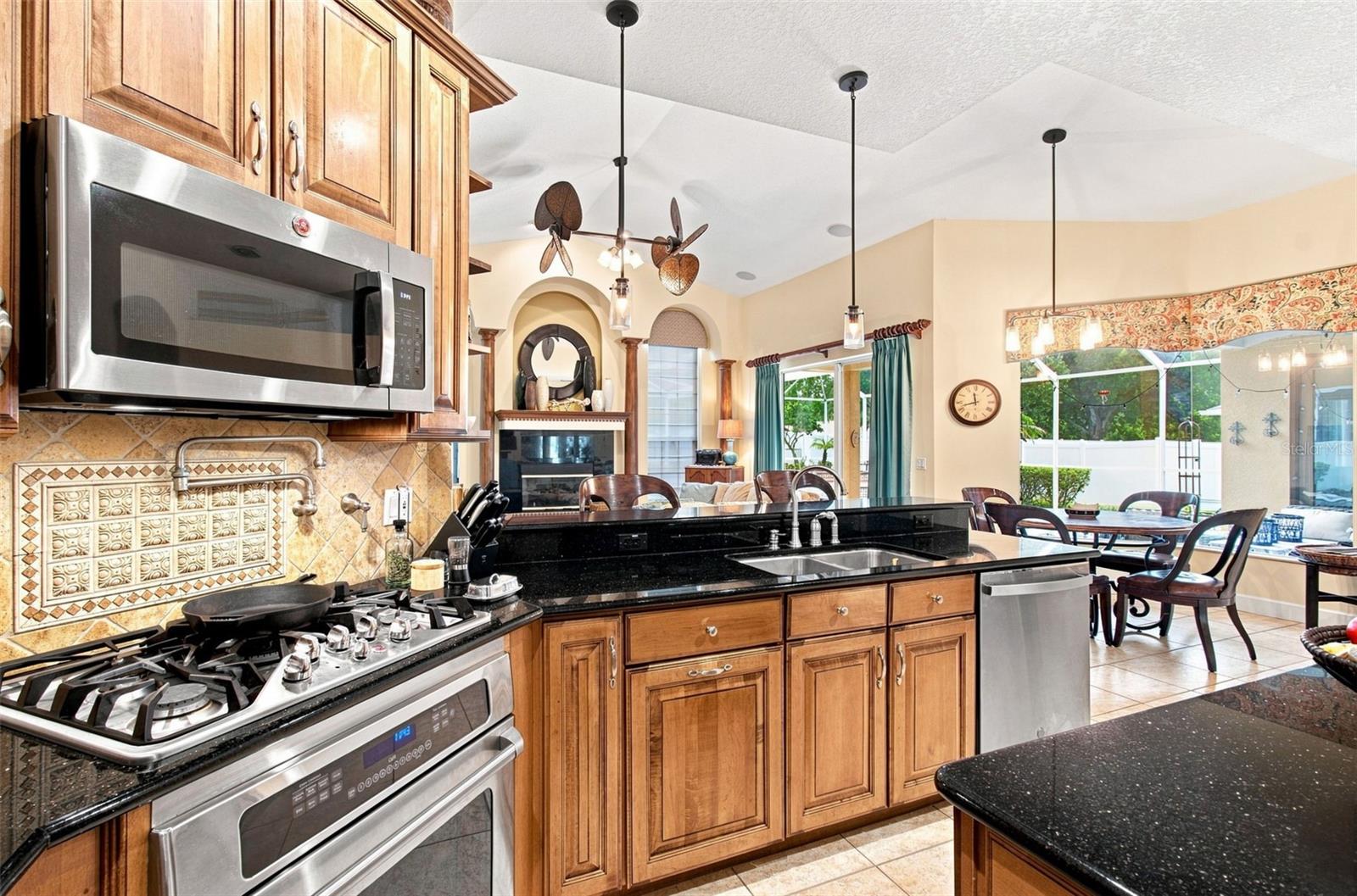 2931 HILLSIDE RAMBLE DR
