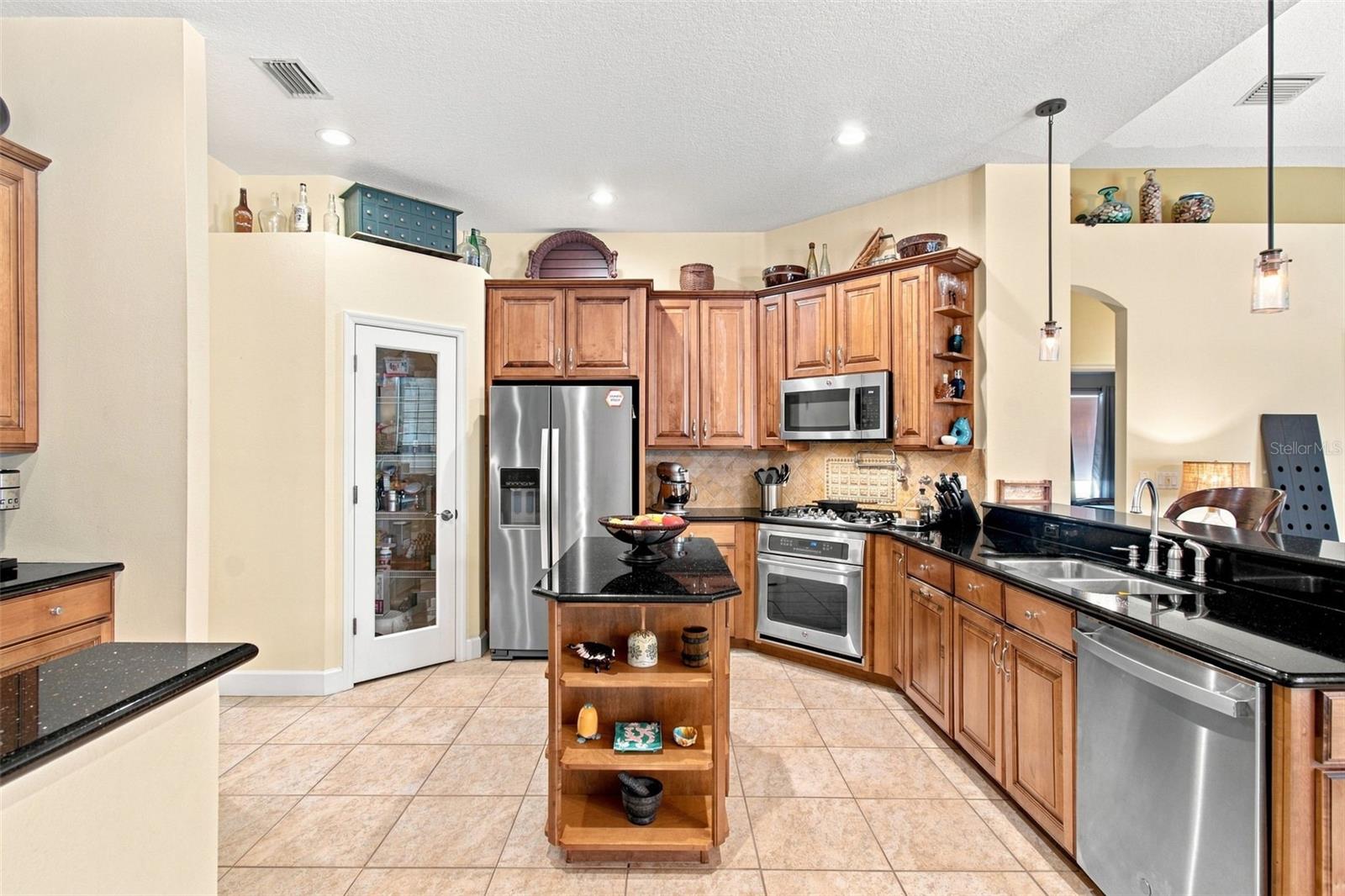 2931 HILLSIDE RAMBLE DR