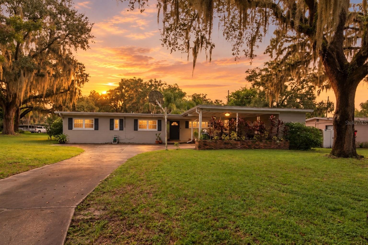 416 Broxburn Ave, Temple Terrace