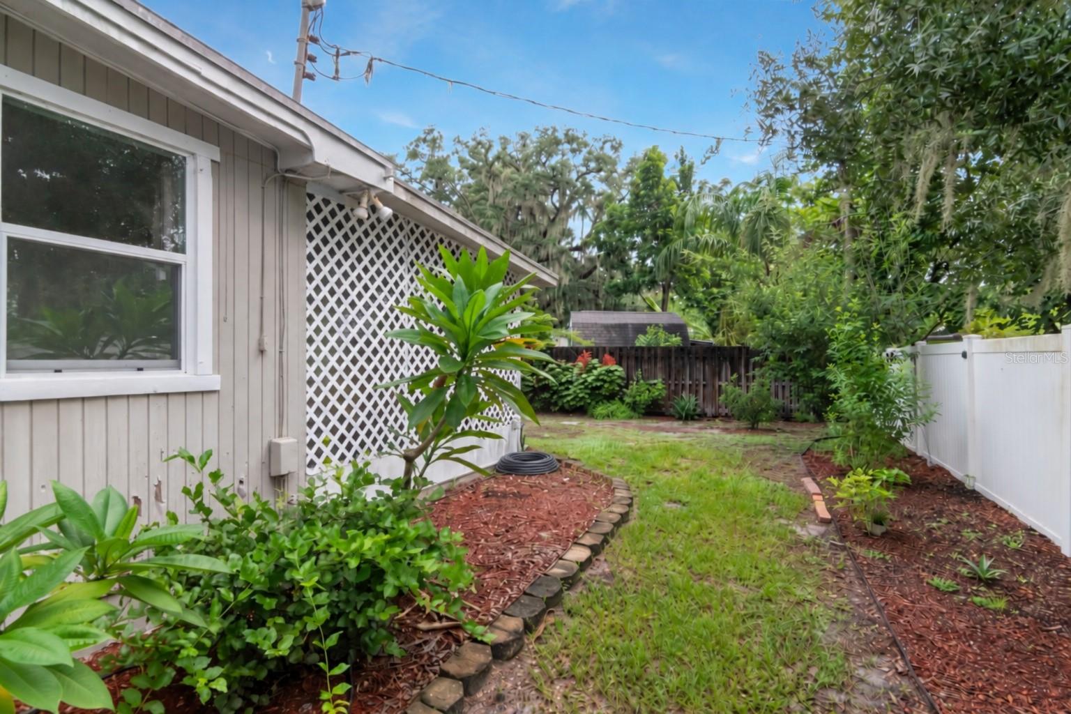 416 BROXBURN AVE