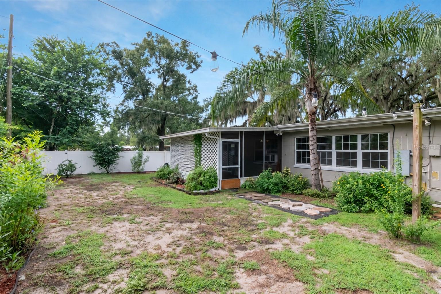 416 BROXBURN AVE