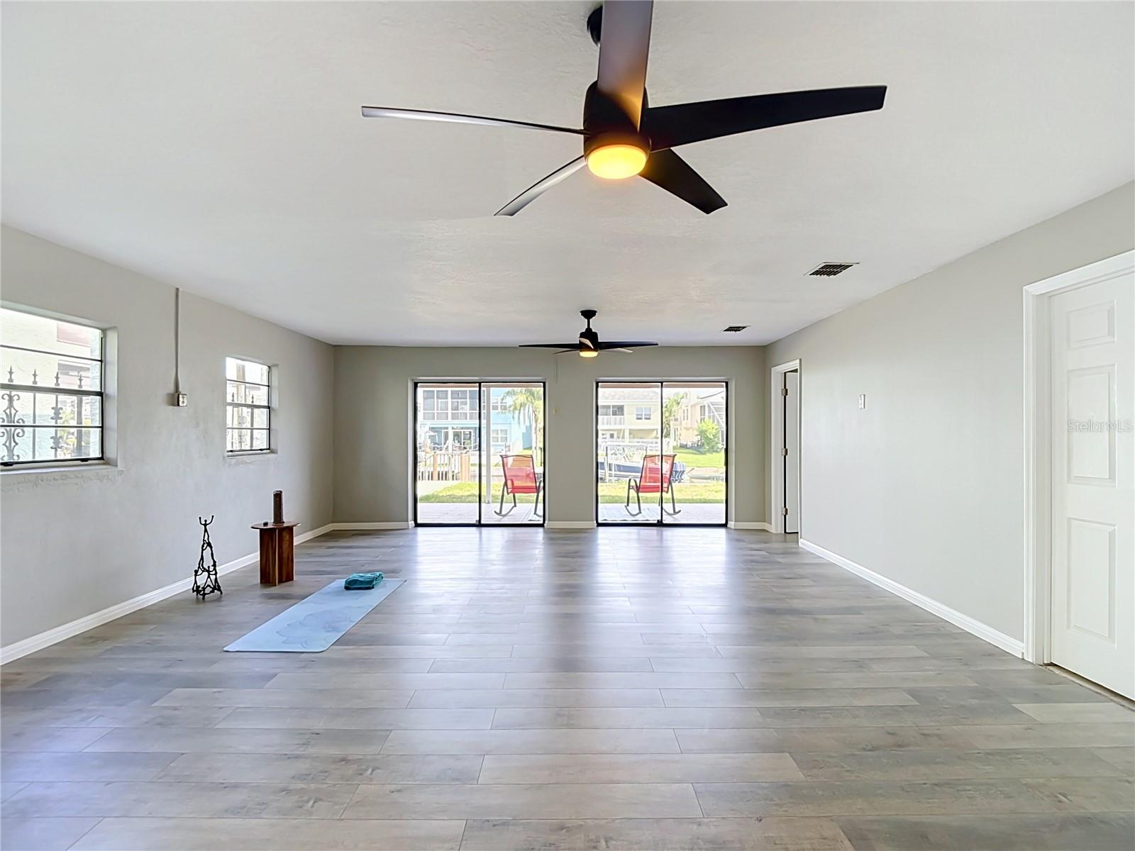 5925 SEASIDE DR