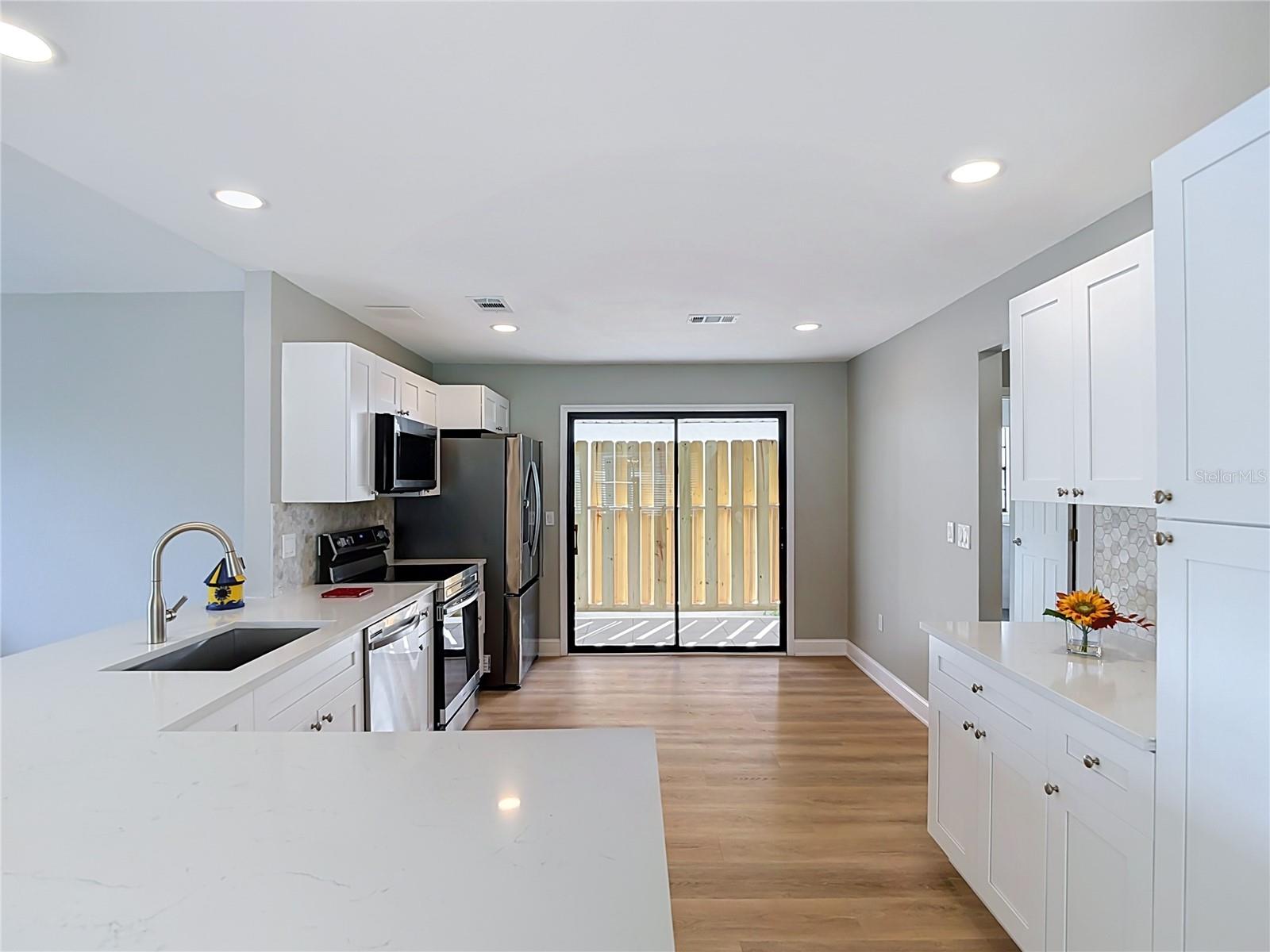 5925 SEASIDE DR