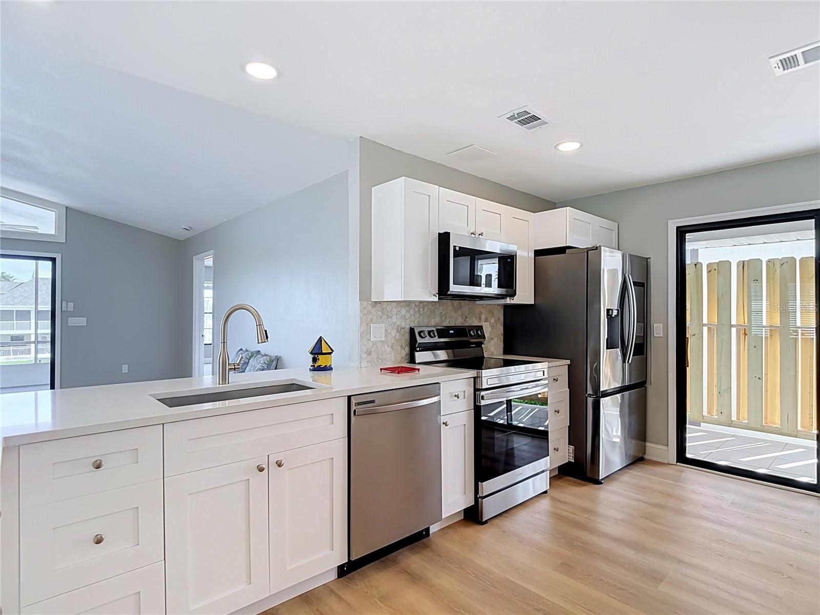 5925 SEASIDE DR