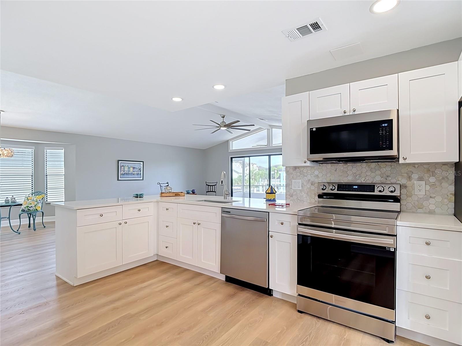 5925 SEASIDE DR