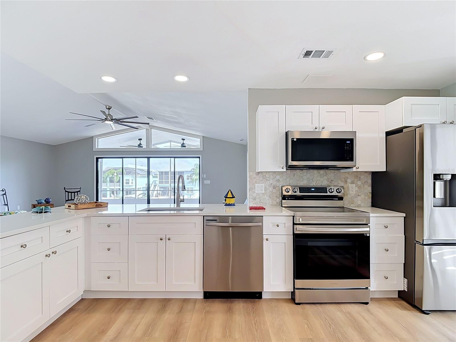 5925 SEASIDE DR