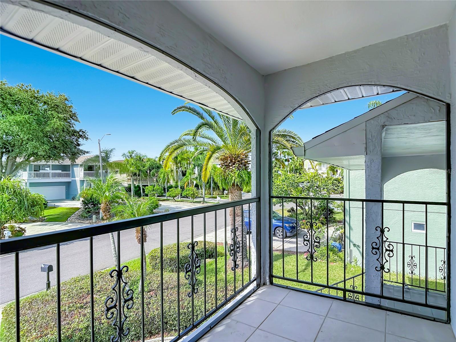 5925 SEASIDE DR
