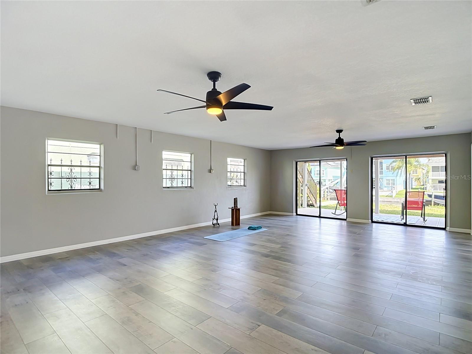 5925 SEASIDE DR