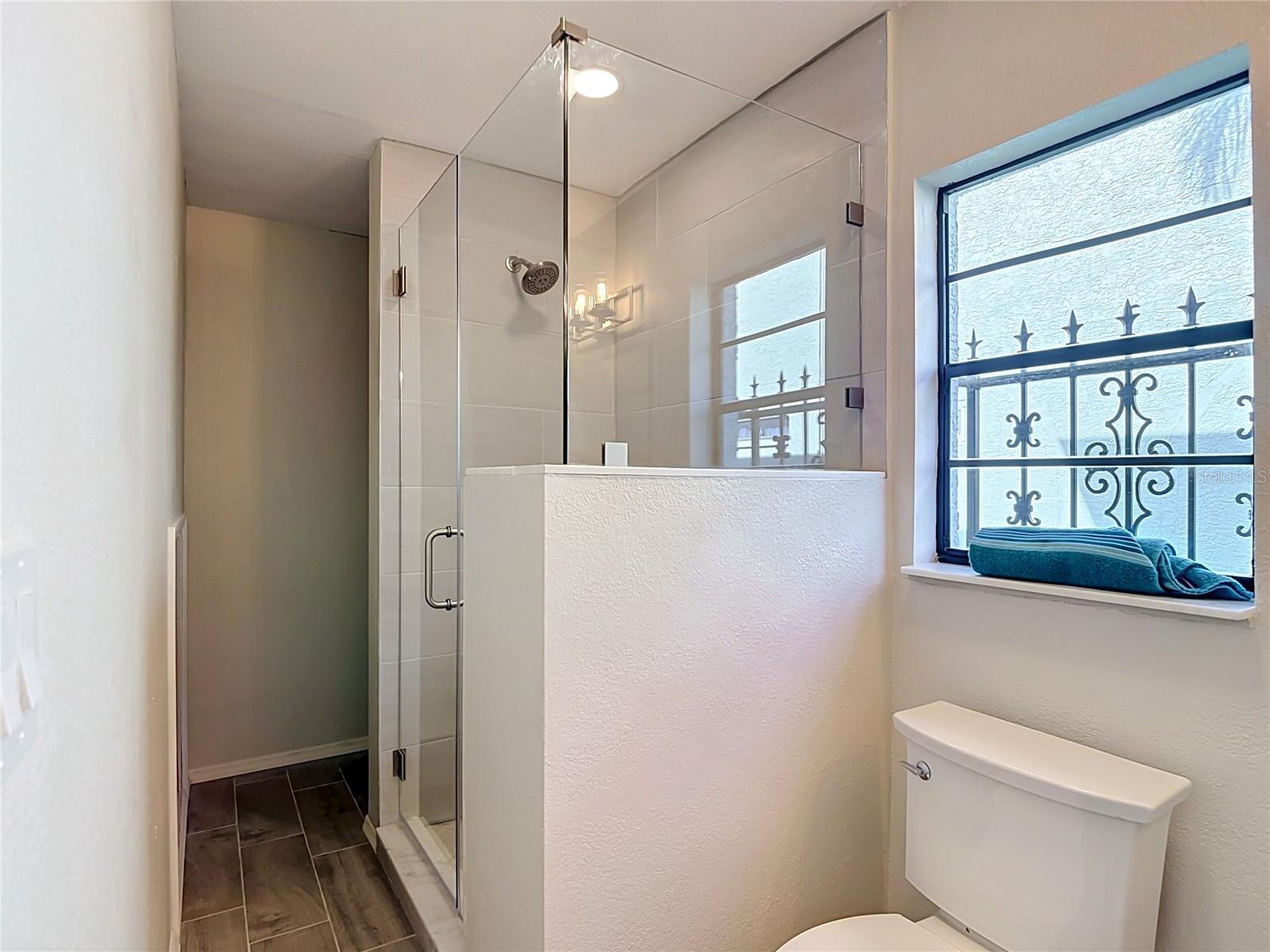 5925 SEASIDE DR