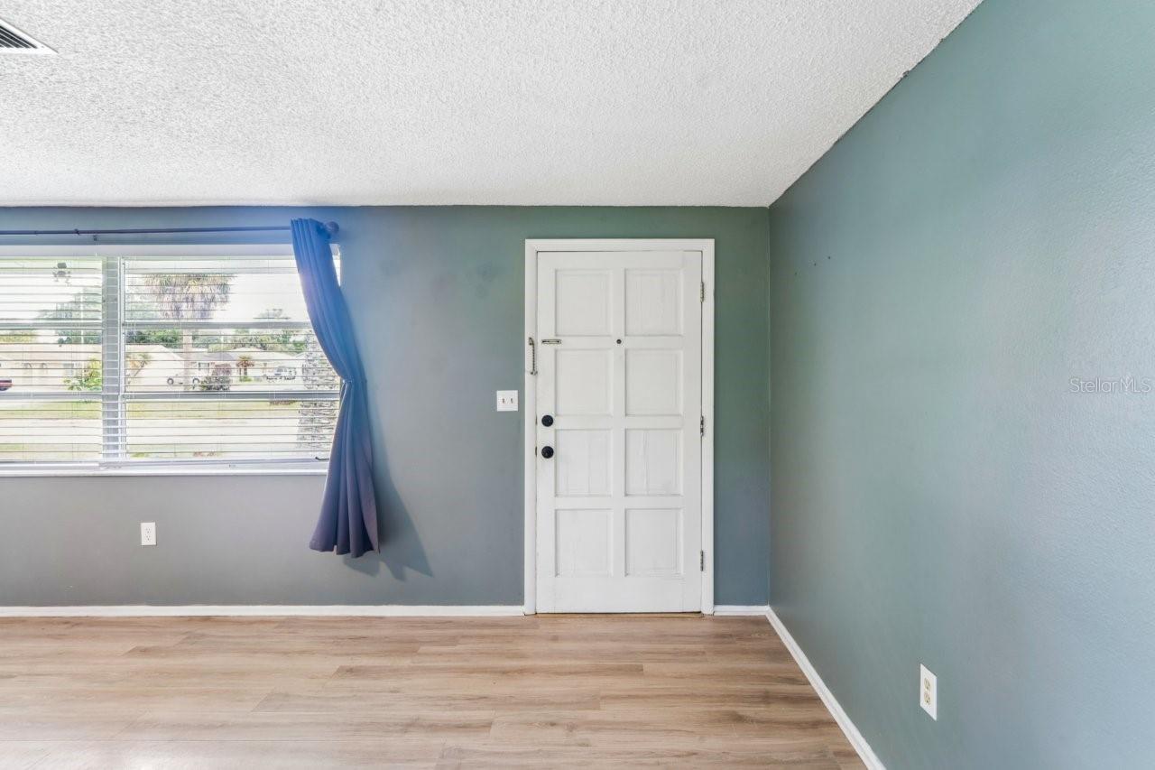 15915 VILLA DR