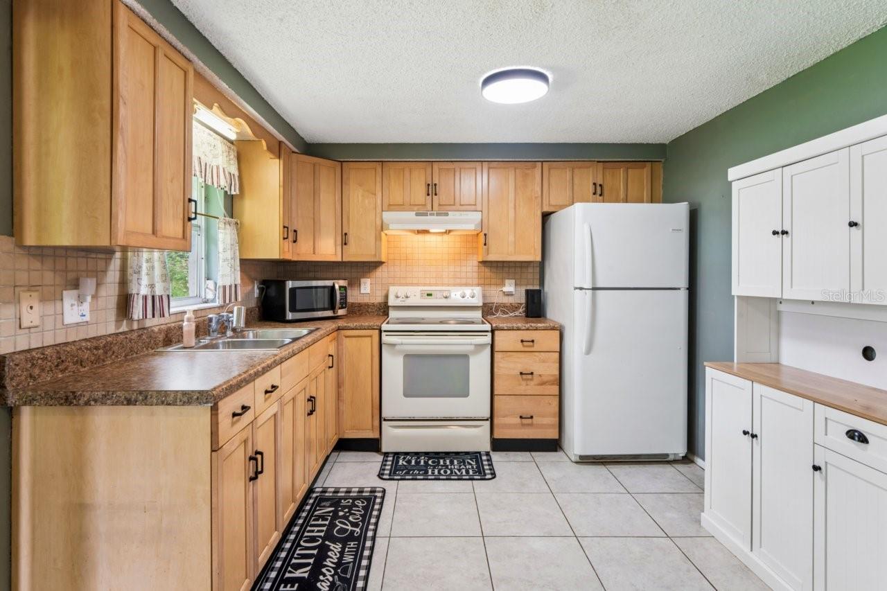 15915 VILLA DR