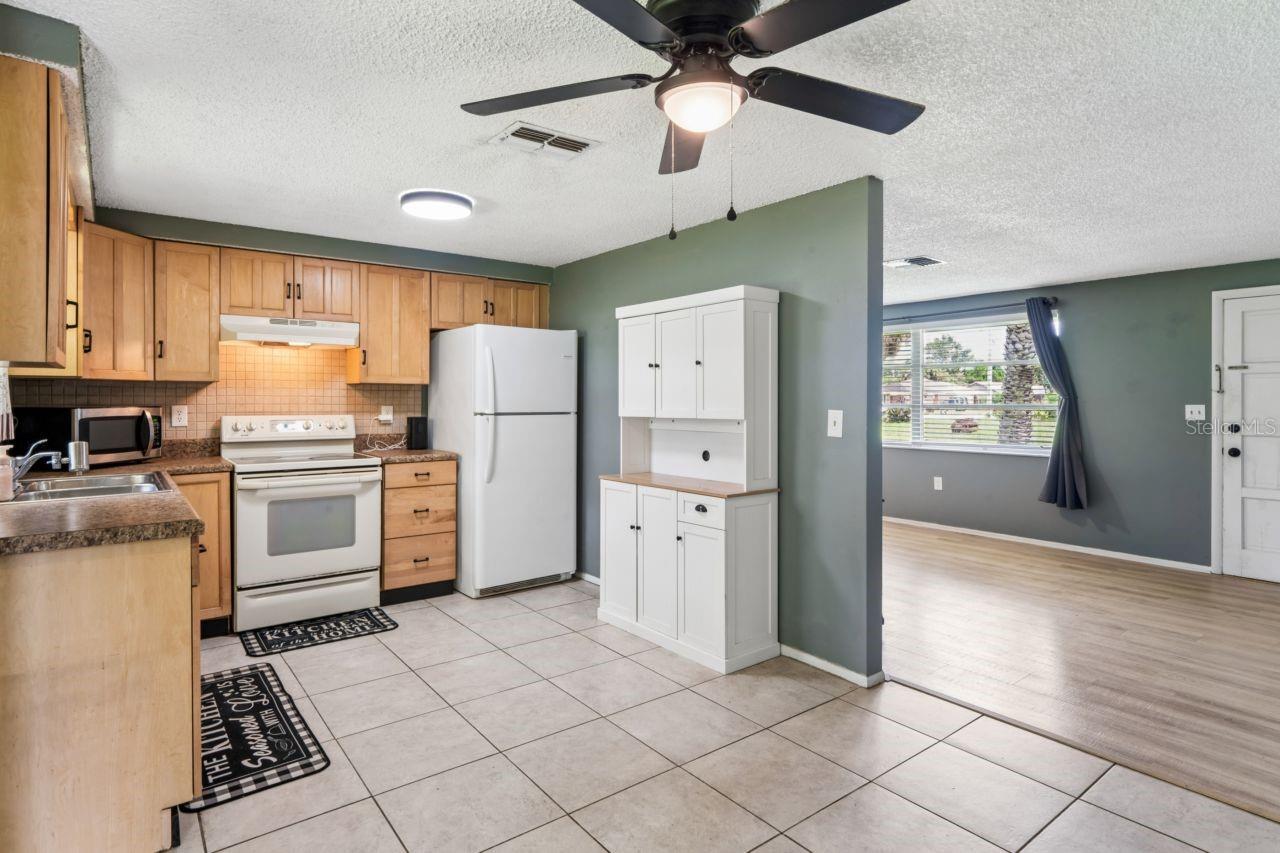 15915 VILLA DR