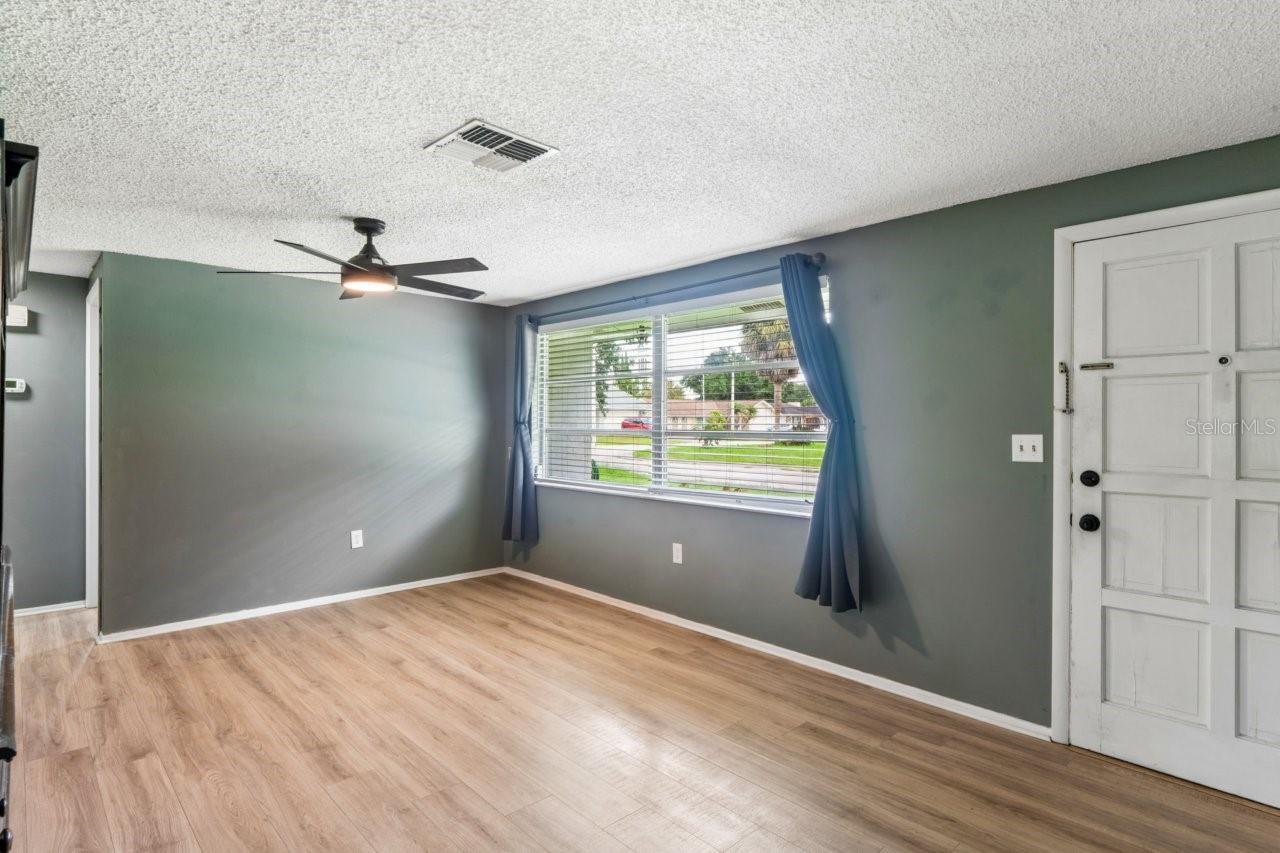 15915 VILLA DR