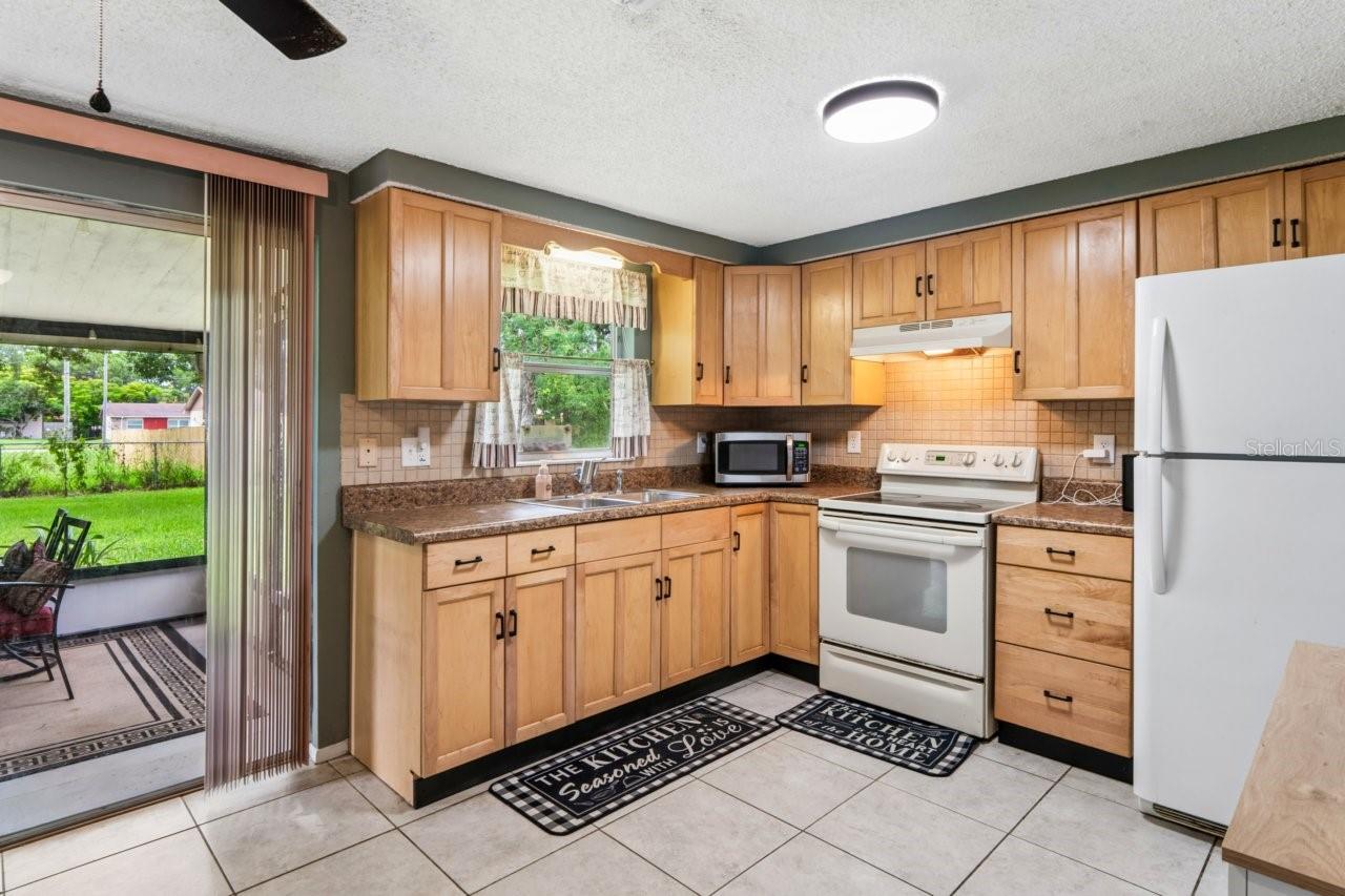 15915 VILLA DR