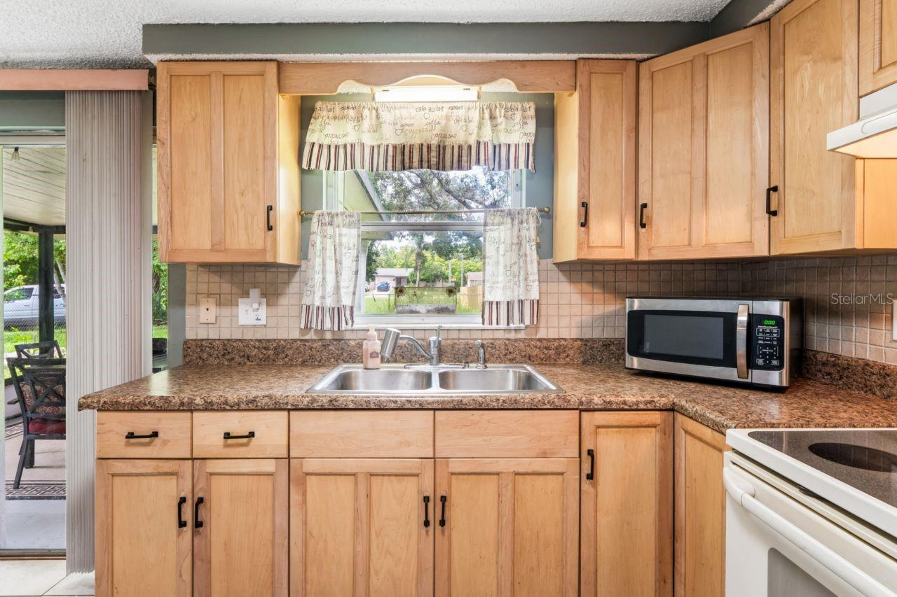 15915 VILLA DR