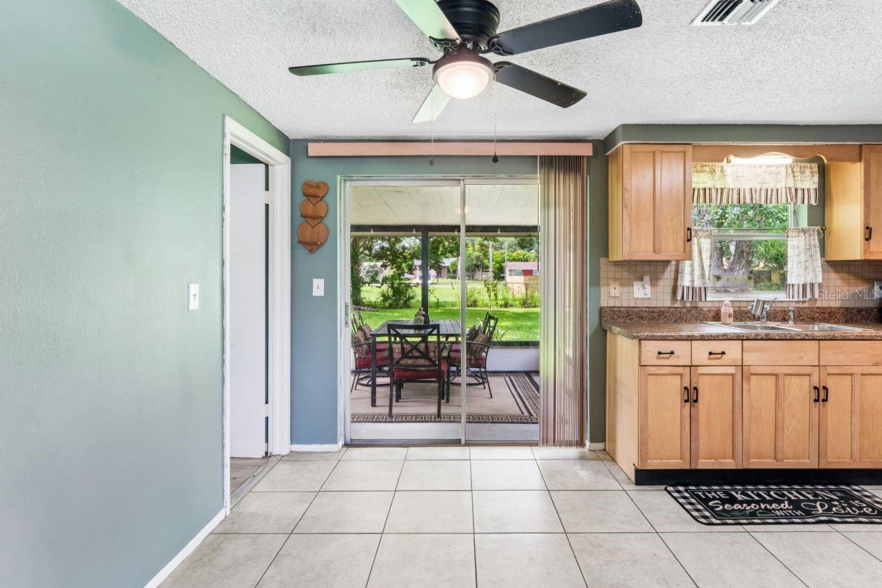 15915 VILLA DR