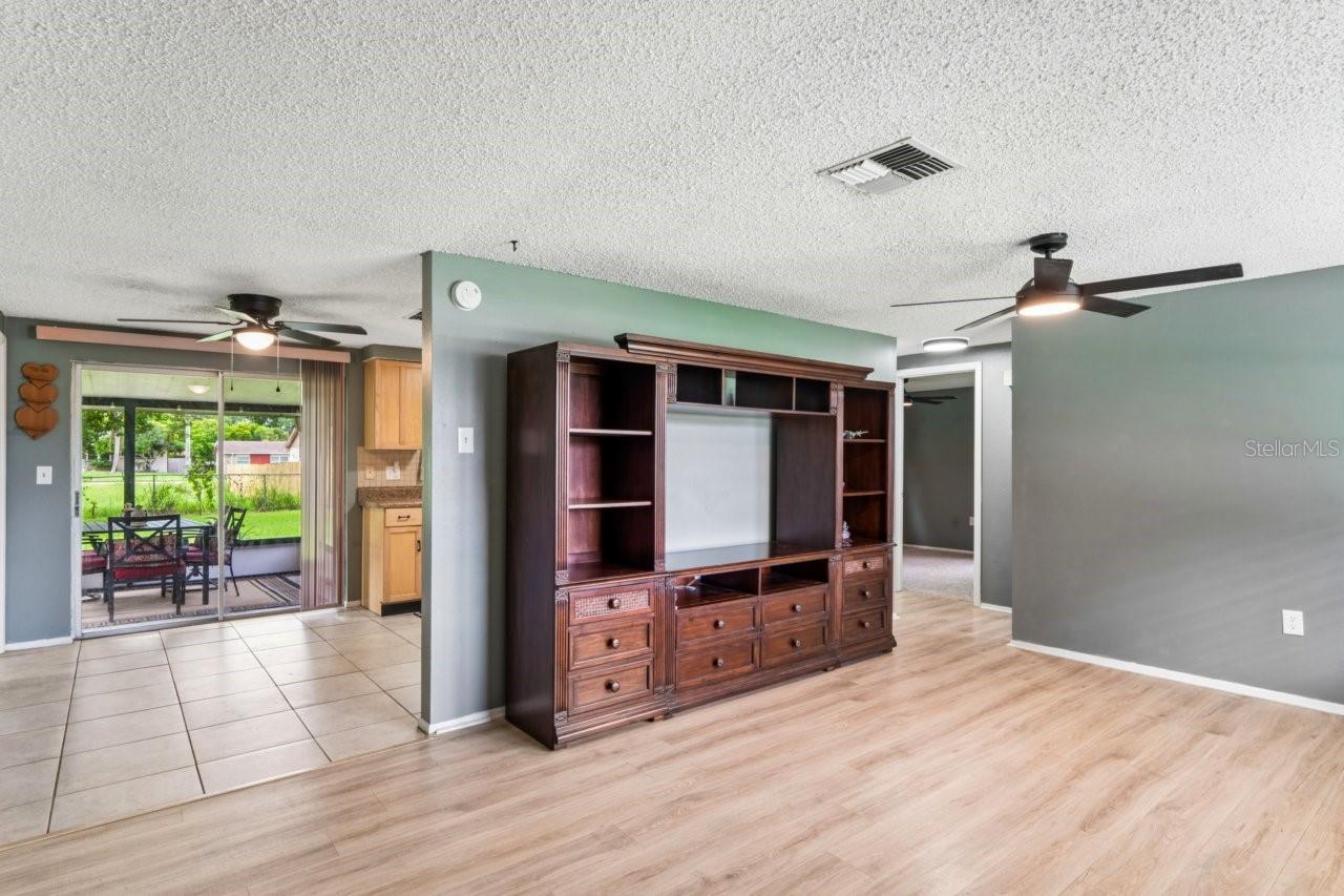 15915 VILLA DR