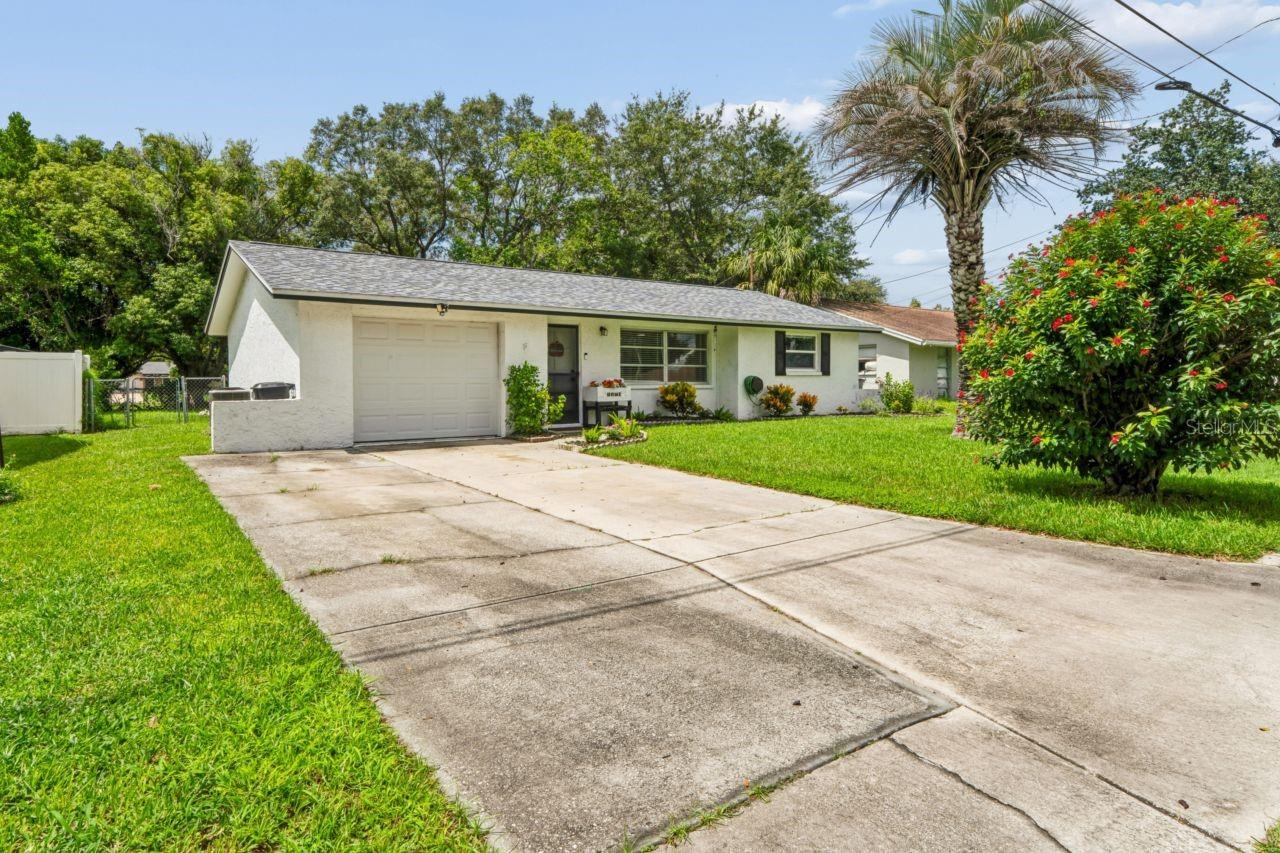 15915 VILLA DR
