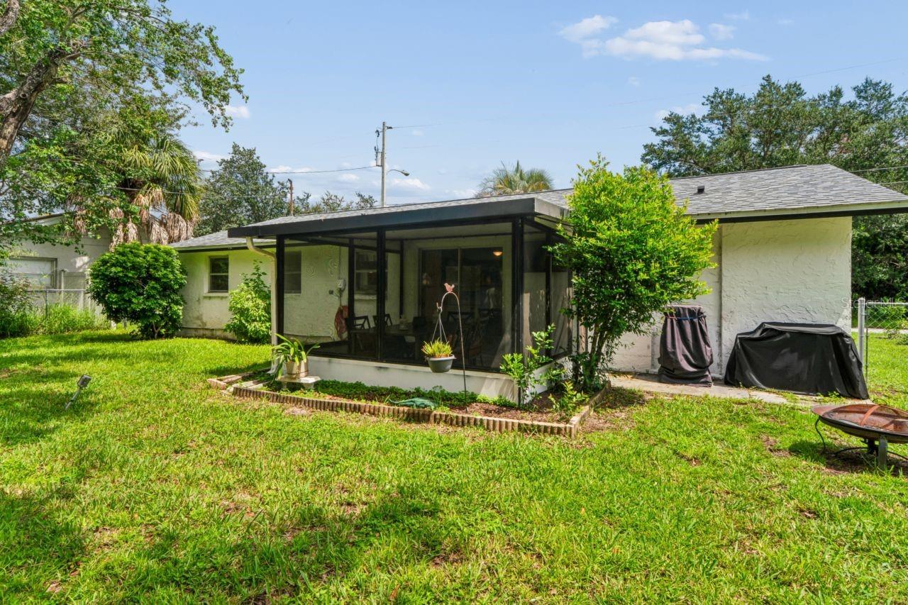 15915 VILLA DR