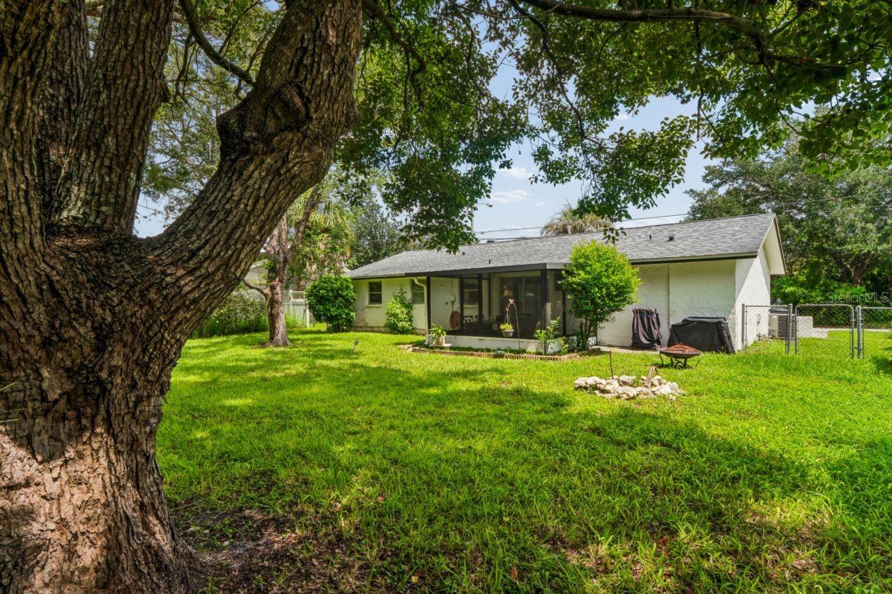 15915 VILLA DR