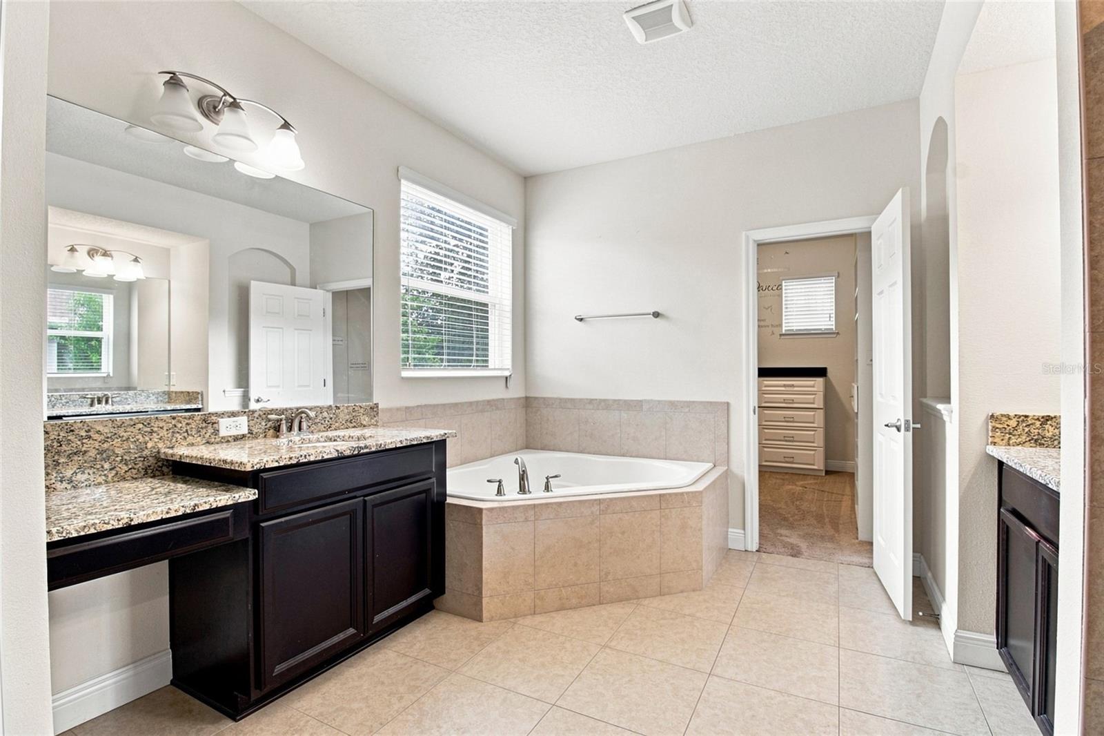 1215 HILLANDALE RESERVE DR