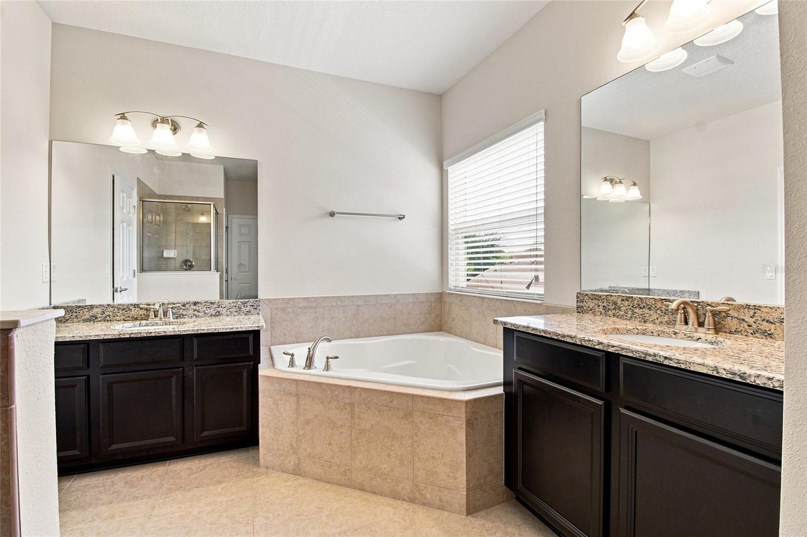 1215 HILLANDALE RESERVE DR